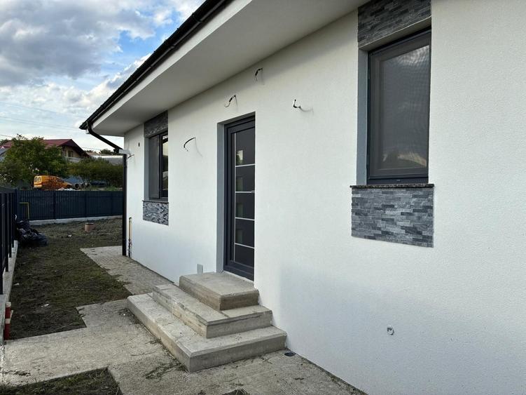 Casă cu 4 camere în Exterior Vest
