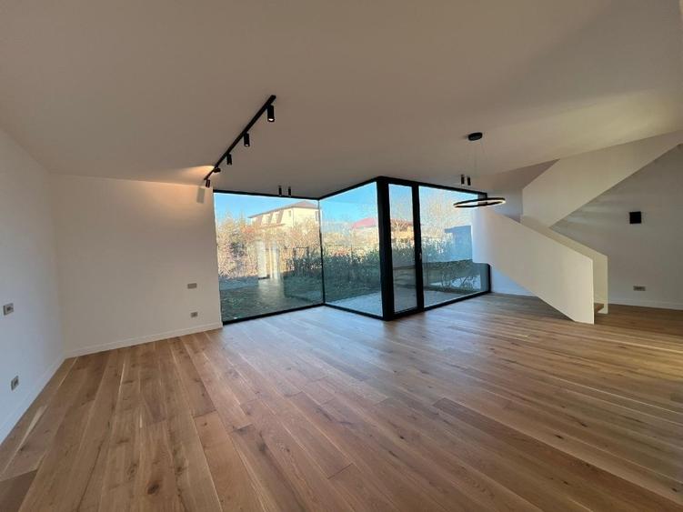 Casă individuală cu 4 camere cu Teren 200 Mp în Tunari