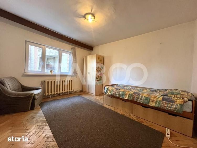 Apartament cu 3 camere decomandat în Plopilor