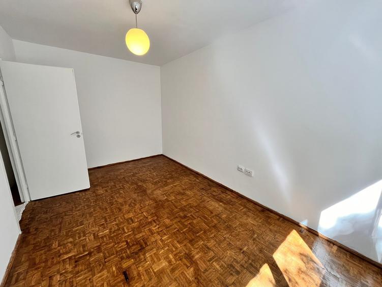 Apartament cu 3 camere semidecomandat în Grigorescu