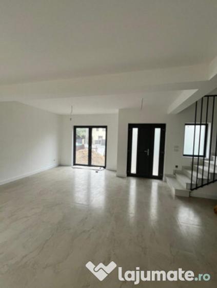 Casă cu 4 camere cu Teren 200 Mp în Central
