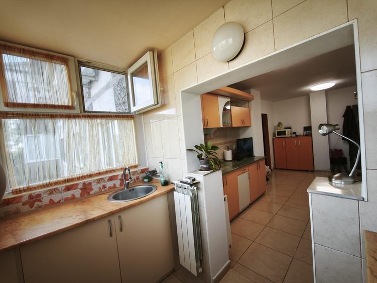 Apartament cu 3 camere decomandat în Decebal