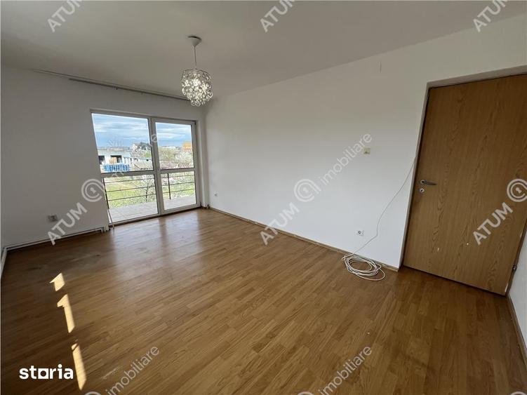 Apartament cu 3 camere decomandat, mobilat în Trei Stejari