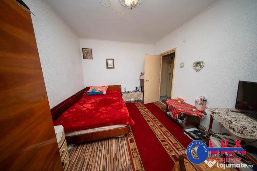 Apartament cu 3 camere semidecomandat în Ultracentral