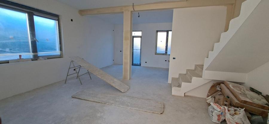 Duplex cu 4 camere cu Canalizare în Dumbrăvița