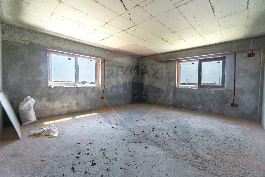 Casă cu 3 camere cu Teren 1707 Mp în Central