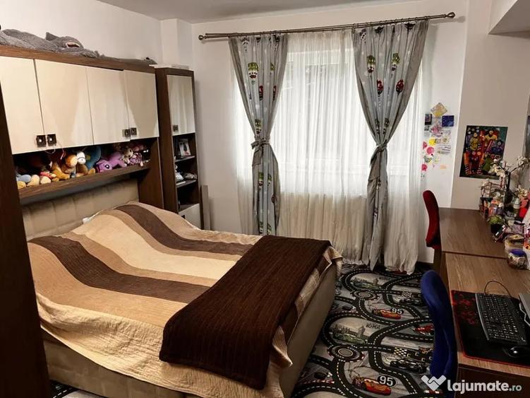 Apartament cu 3 camere decomandat în George Enescu