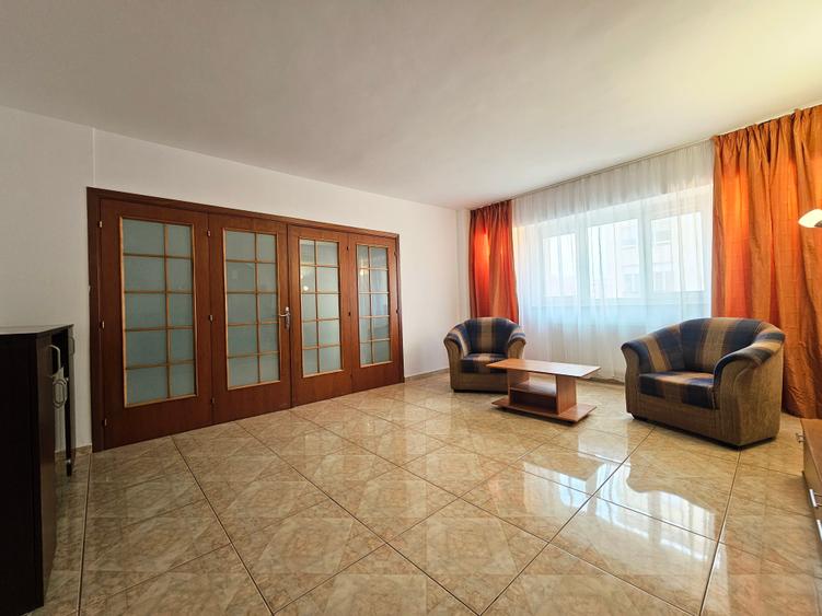 Apartament cu 3 camere decomandat, mobilat în Splaiul Unirii