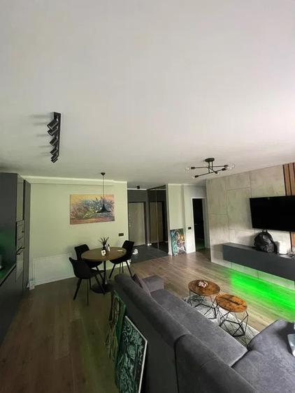Apartament cu 2 camere, 53 mp, balcon, zona Teilor - 1