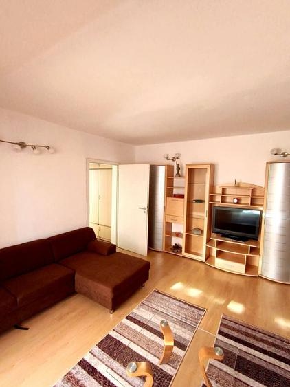Apartament cu 2 camere semidecomandat, mobilat în Complex Studențesc