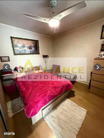 Casă cu 5 camere cu Teren 754 Mp în Glina