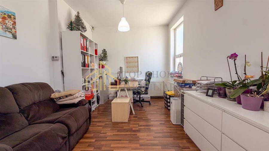 Apartament cu 8 camere în Tei