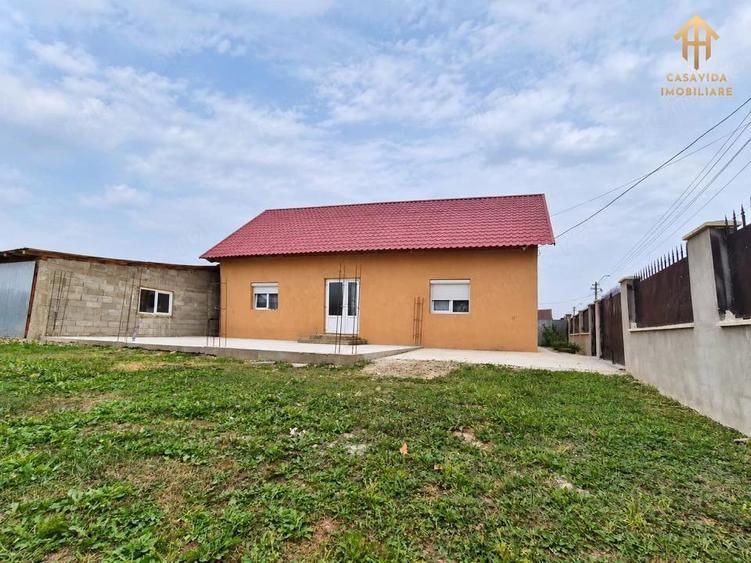 Casă cu 3 camere cu Teren 2672 Mp în Săceni