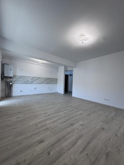 Apartament cu 5 camere semidecomandat în Central