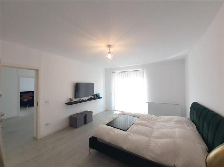 Casă cu 5 camere cu Teren 400 Mp în Lețcani