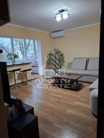 Apartament cu 4 camere decomandat, mobilat în Confecții