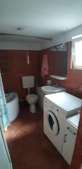 Apartament cu 3 camere semidecomandat în Baba Novac