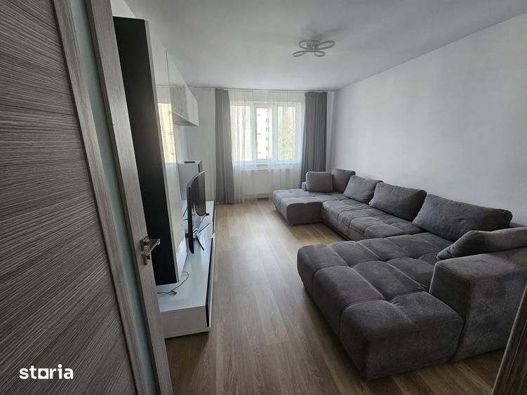 Apartament cu 3 camere decomandat în Astra