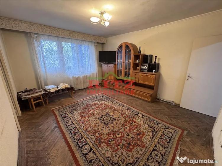Apartament cu 3 camere decomandat în Zahana