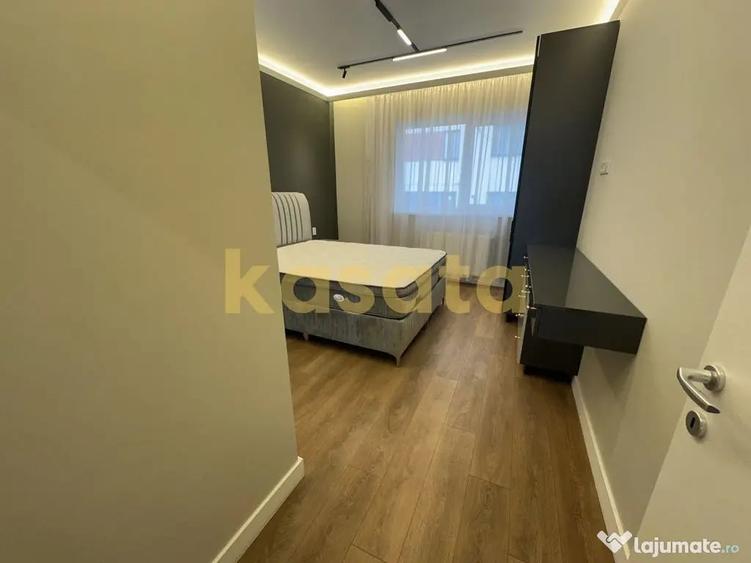 Apartament cu 3 camere semidecomandat în Păcii