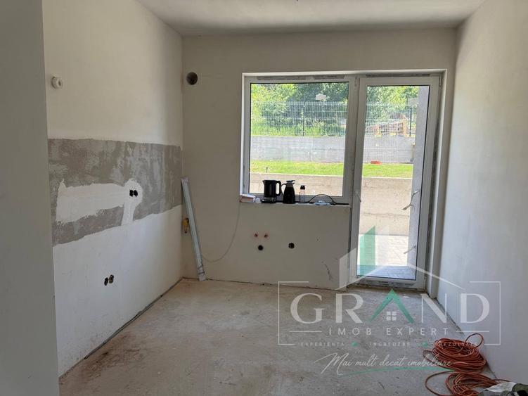 Duplex cu 4 camere cu Canalizare în Dâmbul Rotund