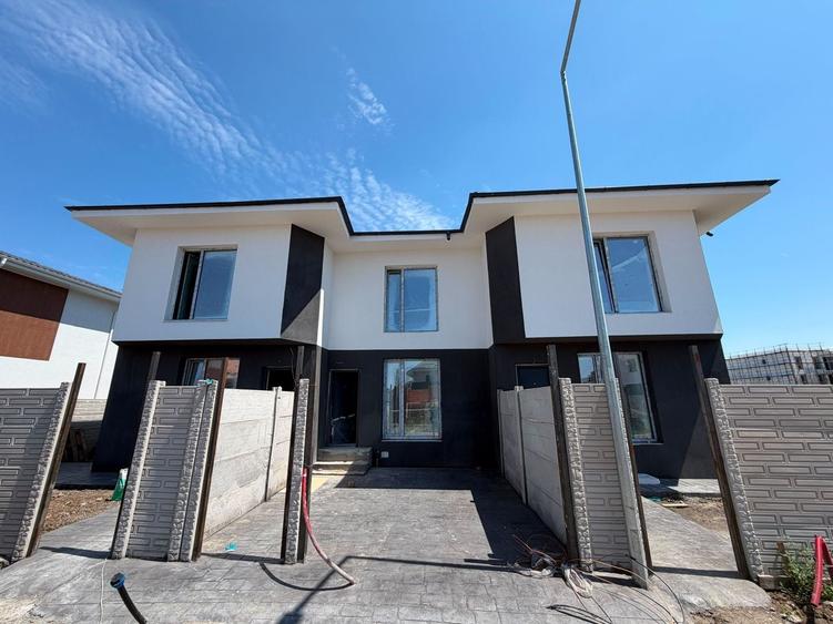 Casă cu 3 camere cu Canalizare în Central