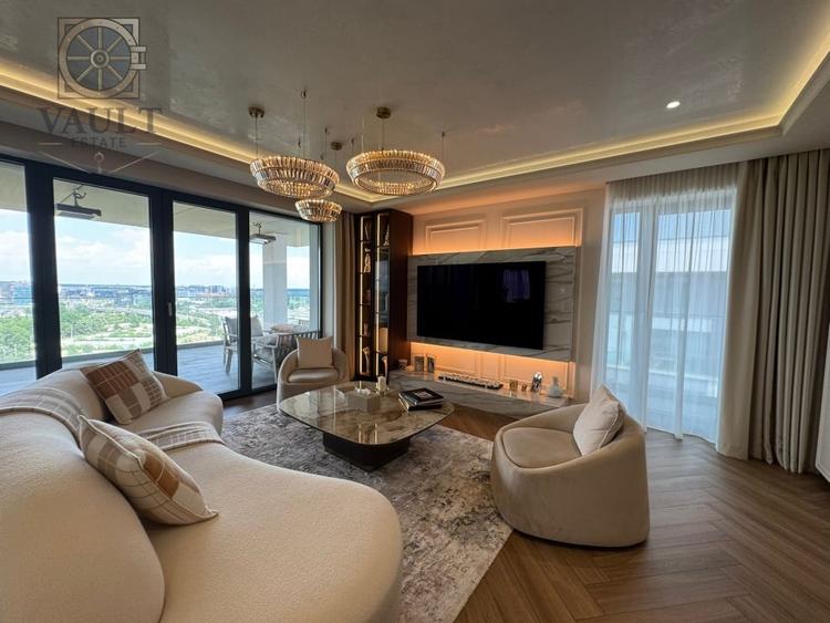 Penthouse cu 5 camere decomandat, mobilat în Pipera