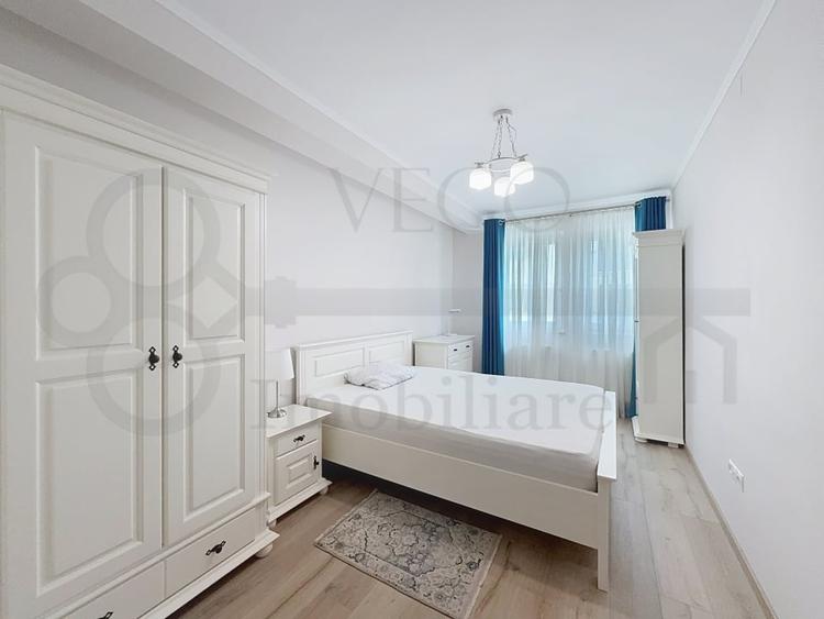 Apartament cu 3 camere semidecomandat, mobilat în Central