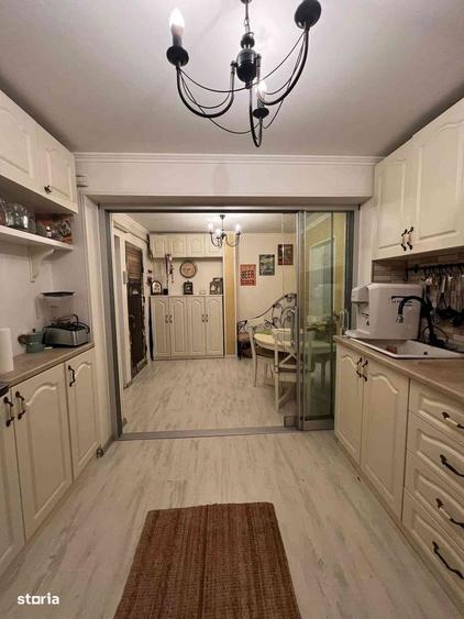 Apartament cu 3 camere, mobilat în Rovine