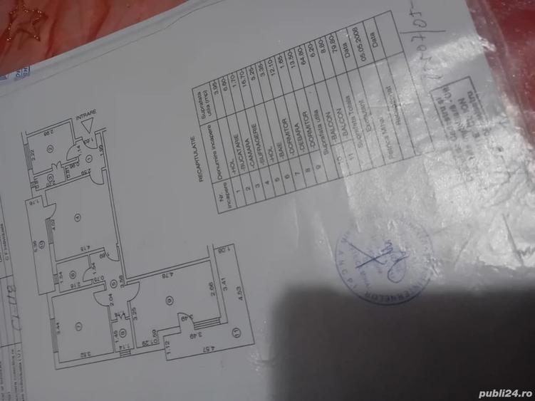 Apartament cu 3 camere semidecomandat în Central