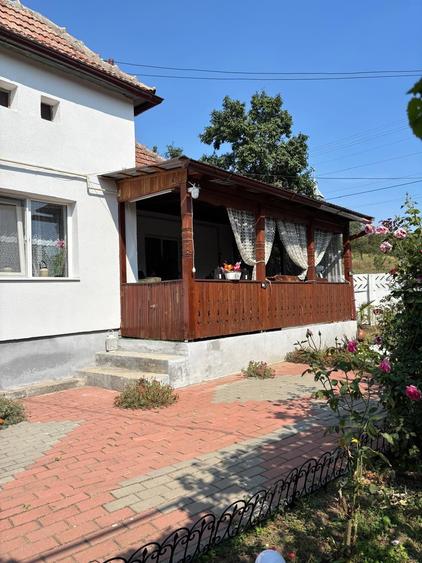 Casă cu 4 camere în Sânger