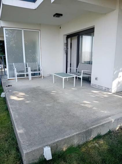 Apartament cu 3 camere semidecomandat în Gruia