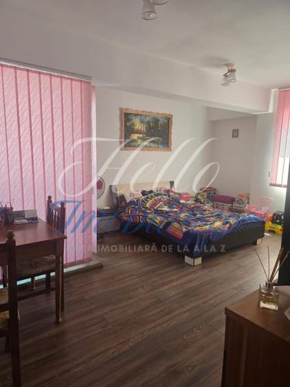 Apartament cu 3 camere decomandat în Florești
