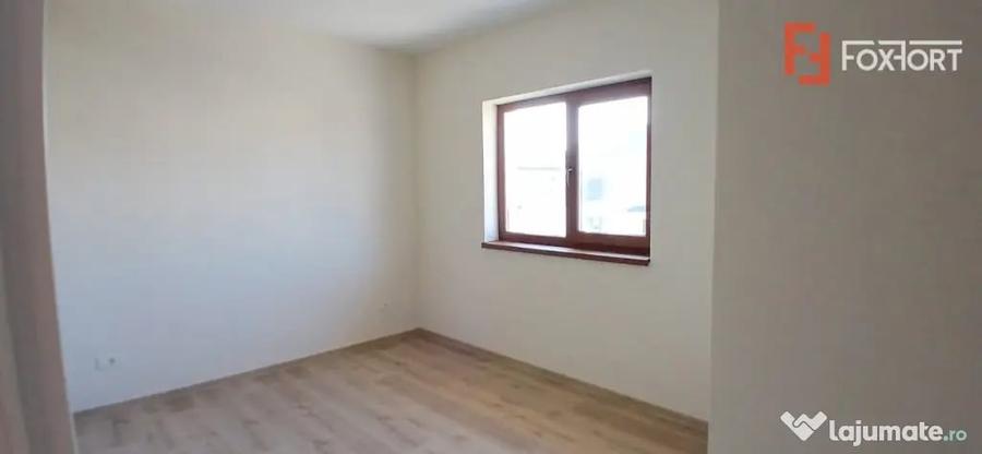 Casă cu 5 camere cu Teren 300 Mp în Dumbrăvița