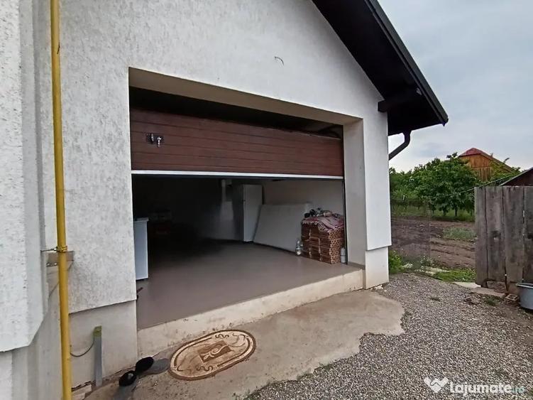 Casă cu 6 camere cu Teren 1000 Mp în Șcheia