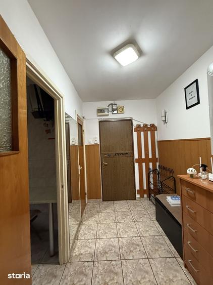 Apartament cu 3 camere semidecomandat în Drumul Taberei