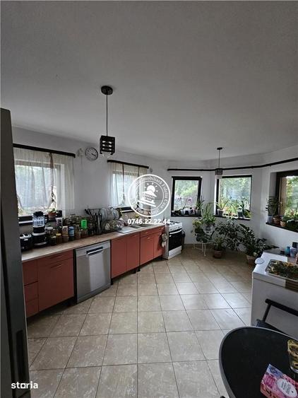 Casă cu 4 camere în Aroneanu