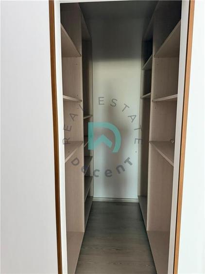 Apartament cu 3 camere decomandat în Tractorul