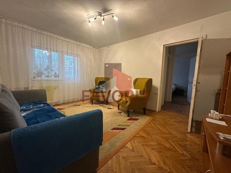 Apartament cu 3 camere decomandat, mobilat în Girocului