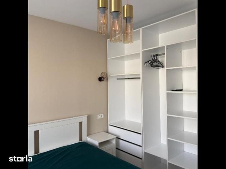 Apartament cu 3 camere semidecomandat, mobilat în Tei