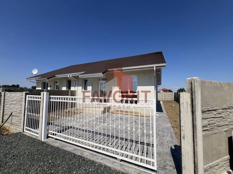 Duplex cu 3 camere cu Canalizare în Bucovăț (Remetea Mare)