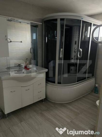 Casă cu 7 camere cu Teren 564 Mp în Central