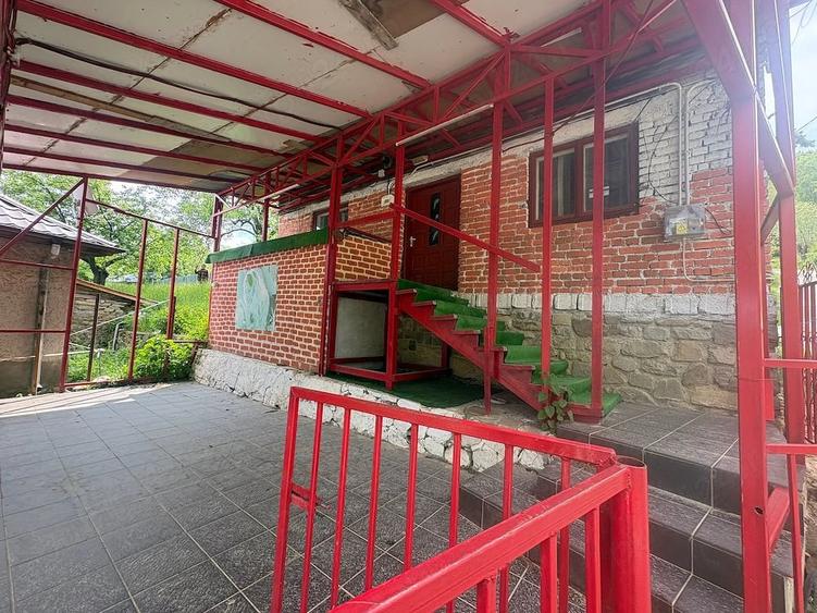Casă cu 3 camere cu Teren 476 Mp în Plai