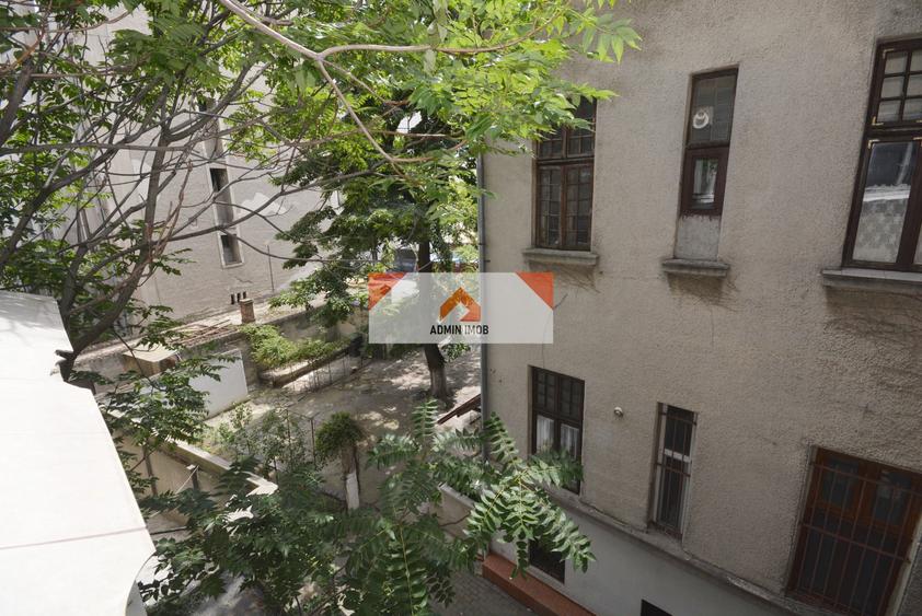 Apartament cu 3 camere semidecomandat în Dacia