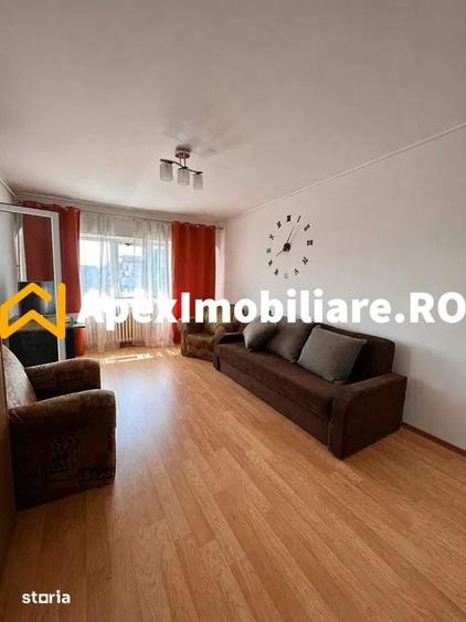Apartament cu 4 camere decomandat în Tei