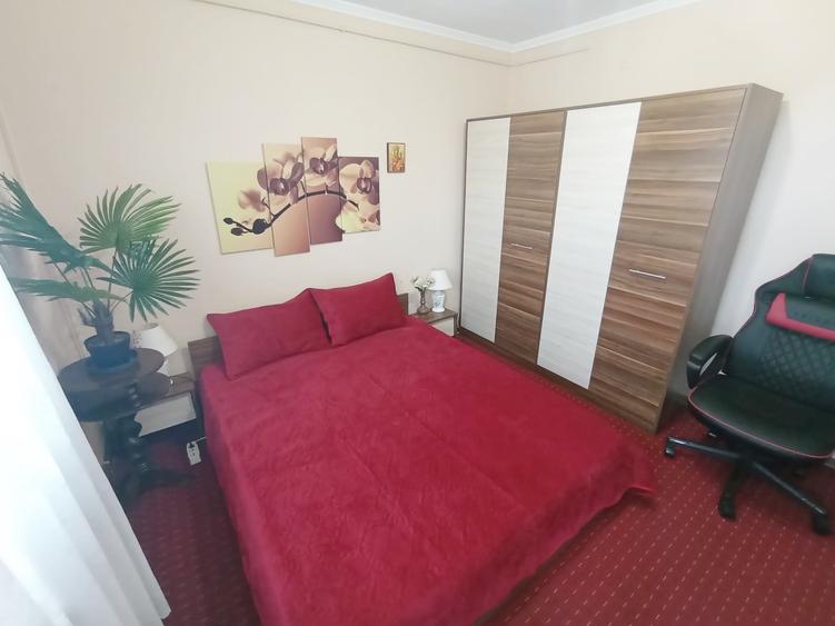 Apartament cu 2 camere semidecomandat, mobilat în Podu Roș