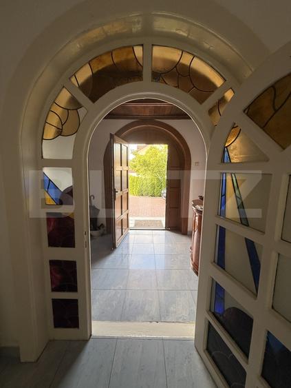 Casă individuală cu 9 camere cu Piscina în Central