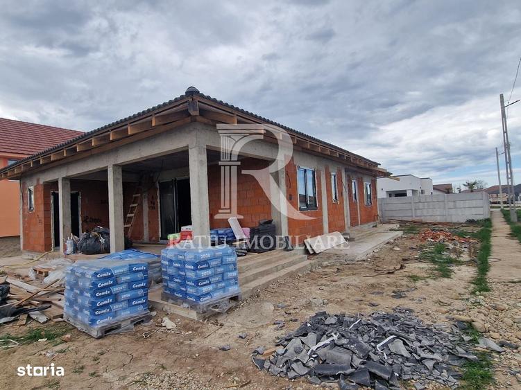 Casă cu 4 camere în Sântandrei