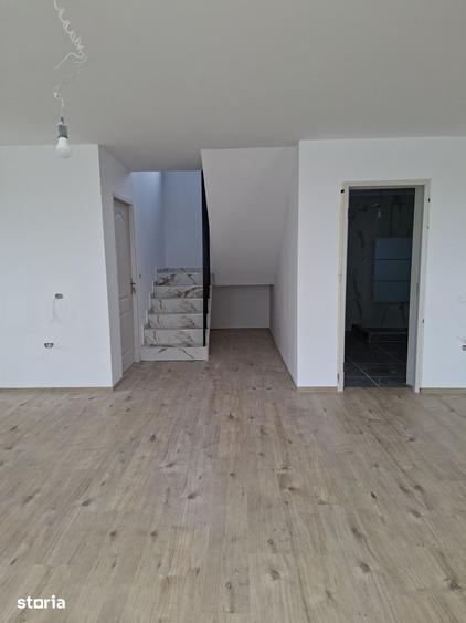 Casă cu 5 camere cu Teren 350 Mp în Central