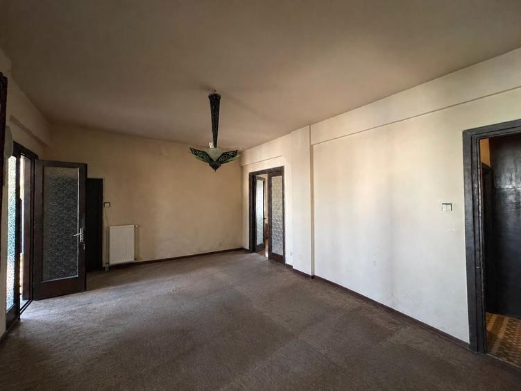 Apartament cu 4 camere circular, mobilat în Calea Victoriei